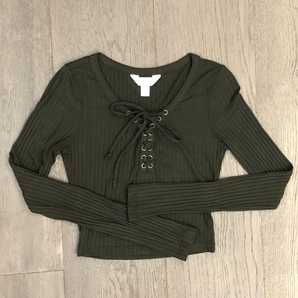 NWOT Sun and Shadow Olive Green Ribbed L/S Crop